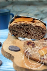 Pain complet gourmand aux oranges confites et chocolat