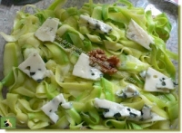 Dinde lamelles de roquefort et tagliatelles de courgettes