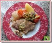 Rouelle de porc comme un pot au feu avec navet carotte poireau et pomme de terre