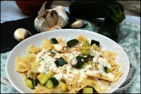 Ptes aux courgettes et aux amandes sauce chaude au chvre