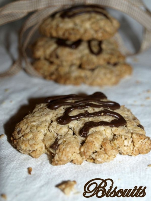biscuits aux flocons d  avoine et pépites de chocolat dans vos assiettes