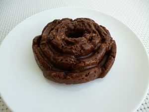 gâteau rose cru hyperprotéiné chocolat noir et noisette aux flakes complets et au psyllium (sans sucre ni beurre ni oeufs)