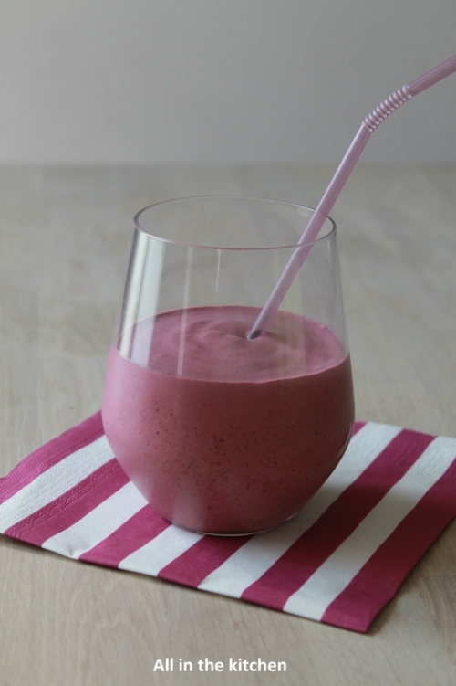Smoothie coco fruits rouges