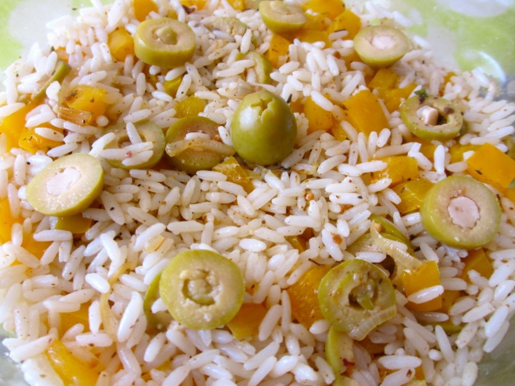 Salade de riz au poivron et olives