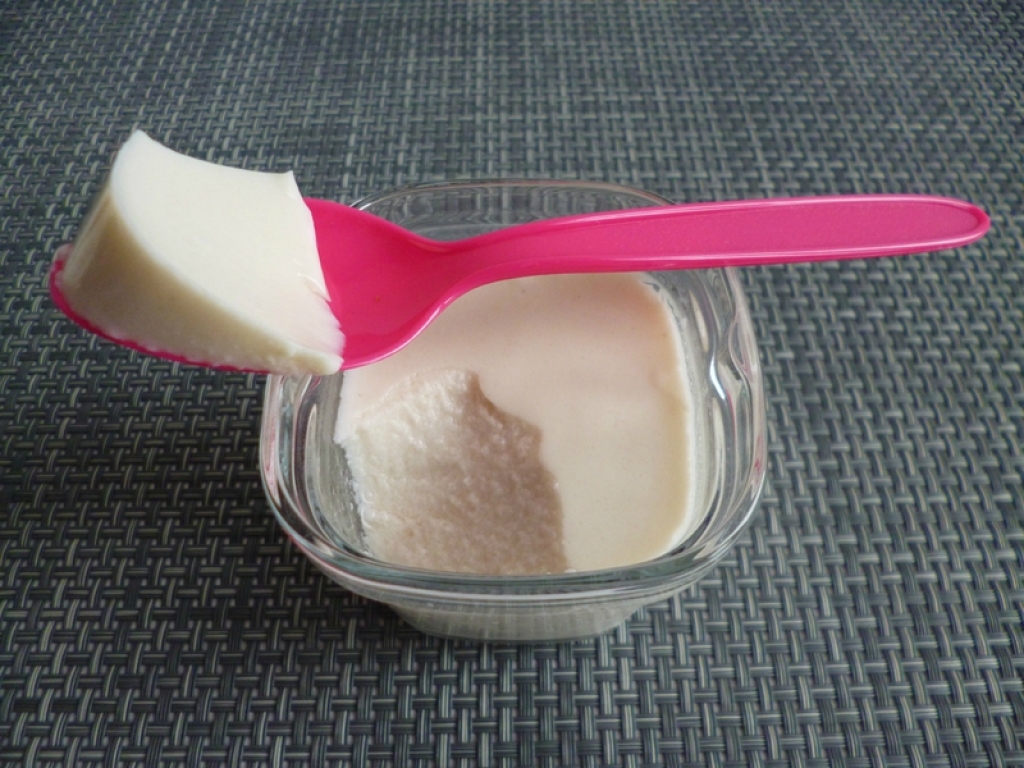 Recette yaourts végétaux maison aux amandes à seulement 60 kcal (diététiques végans sans gluten